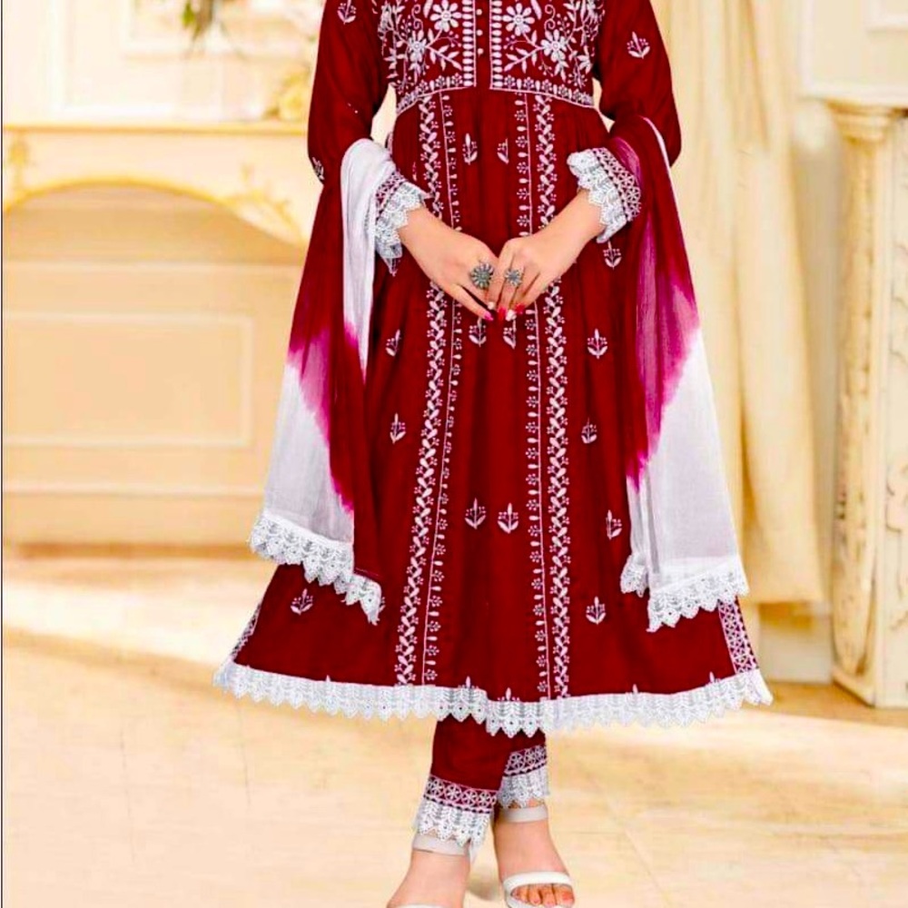 Women's Kurta And Pant With Chiffon Dupatta Set.